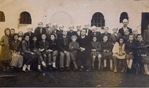 PAZARI I RI, 1943 Abdullah Zajmi me klasën e tij. 1943-44, Pazarin e Ri.