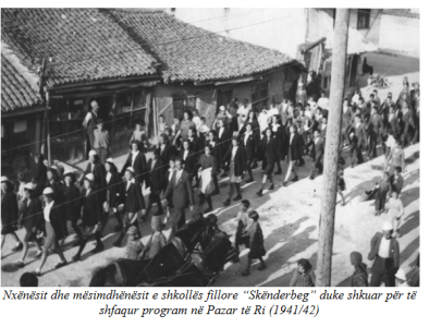 Nxënësit e Mitrovicës, në nisje për Pazarin e Ri viti 1942
